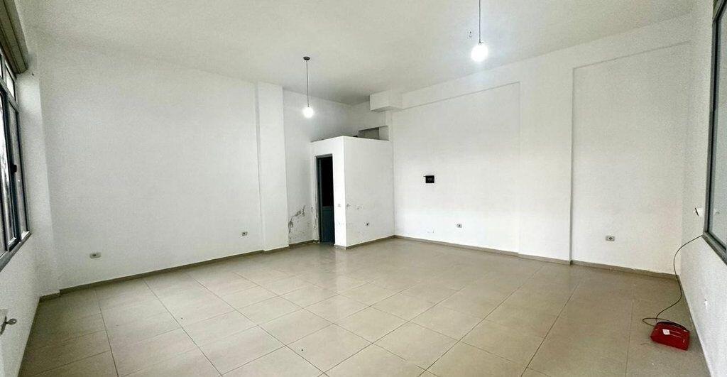 Dyqan Shitje në Yzberisht, Tiranë