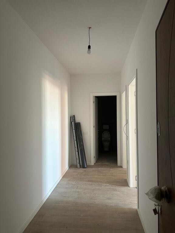 Shitet apartament 1+1 ne Kamez