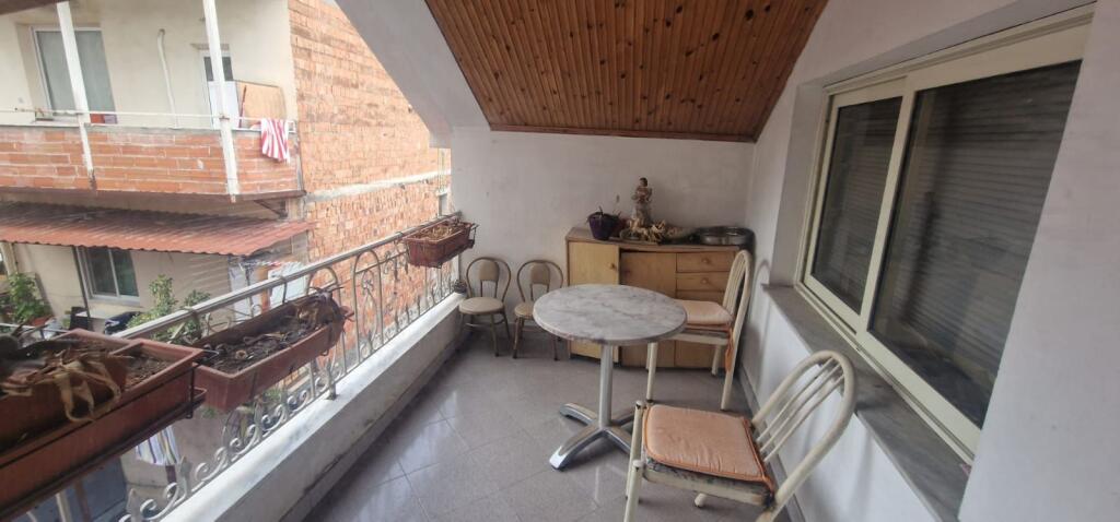 Jepet me qera vile 2-kateshe te Brryli.