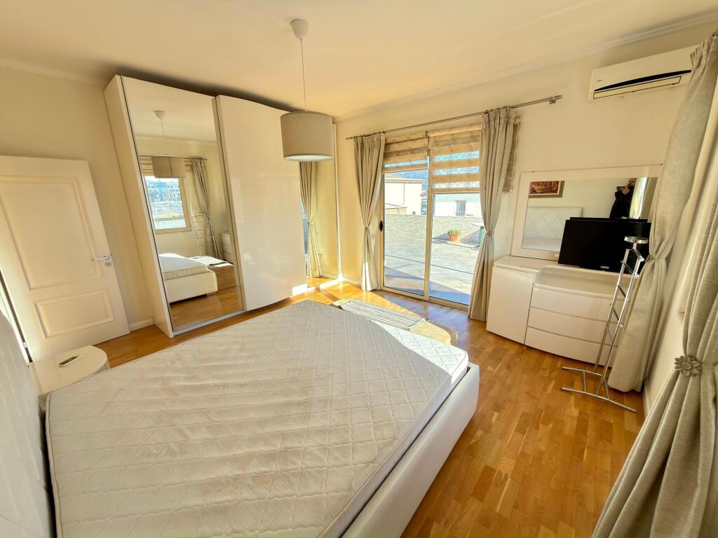 📣 Shitet papafingo 📍 Liqeni i Thatë (jo zonë malore) – super pamje e lirë 🌅