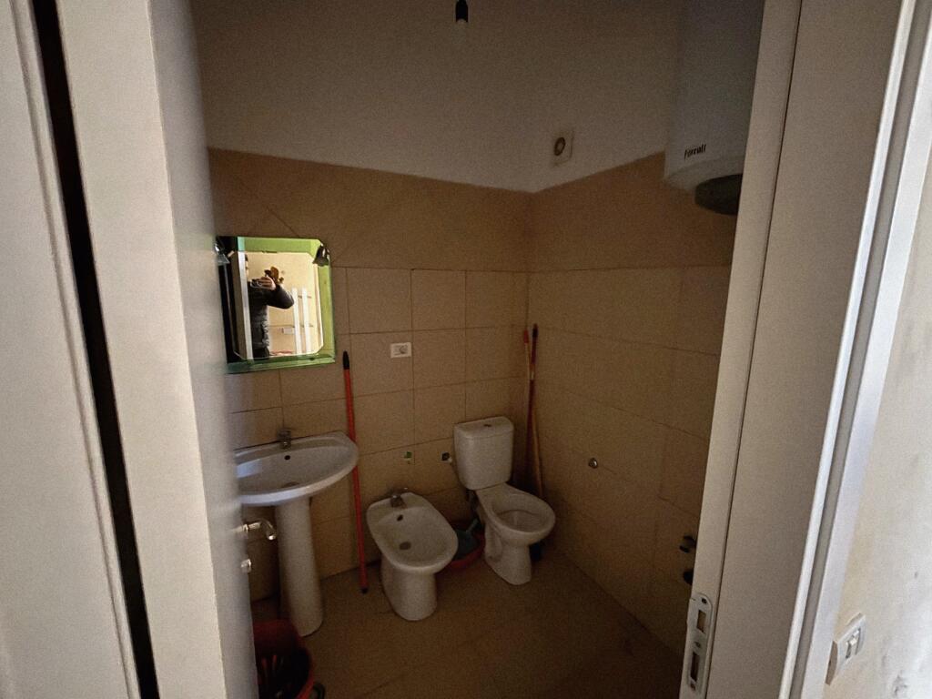 Gazonier me Qera ne Misto Mame