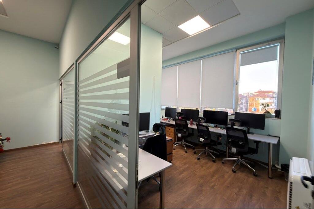 Zyre per qira, Rruga e Kavajes!