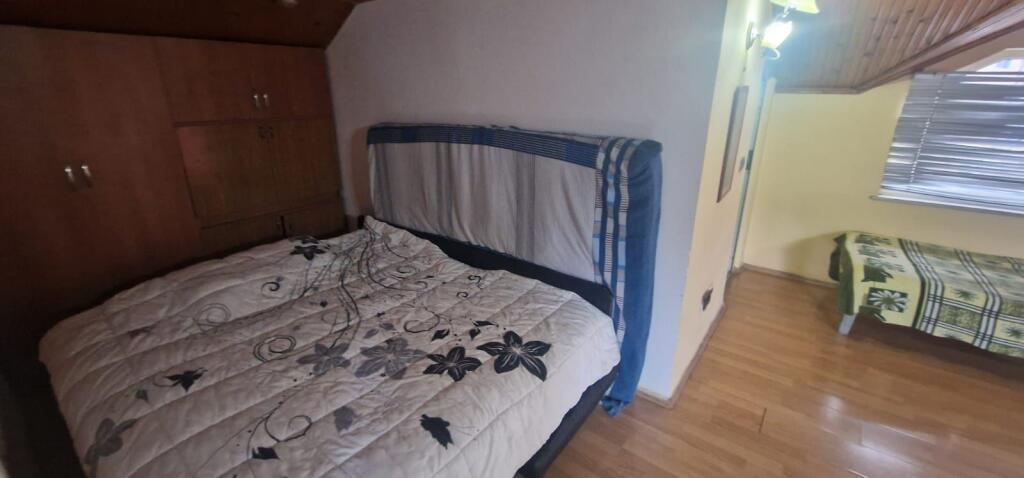 Jepet me qera vile 2-kateshe te Brryli.