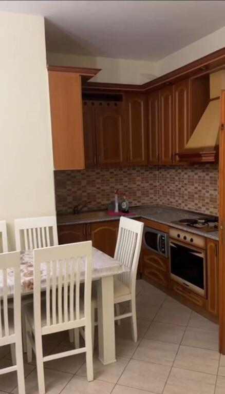 🏢Yzberisht,prane Pasticeri Nela 6jepet me qera apartament 1+1 i mobiluar 40,000Leke