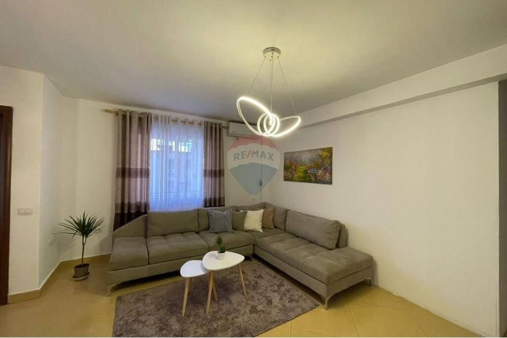 Apartament 2+ 1 per qira në qendër !