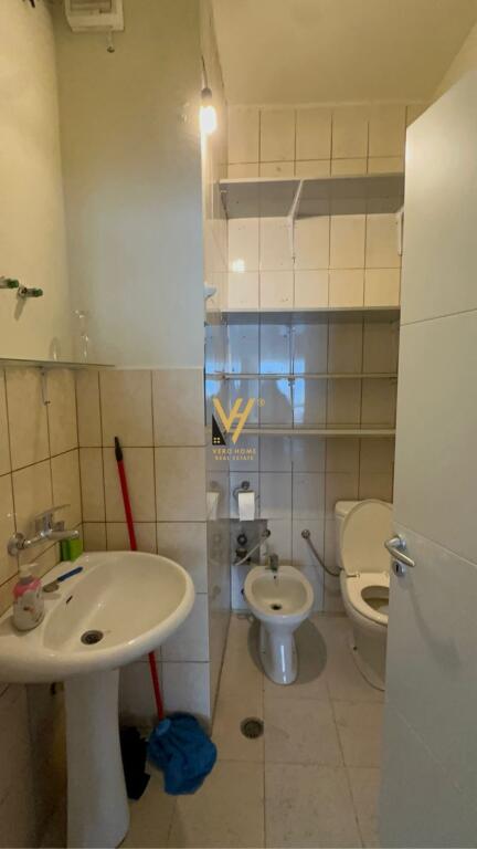 JEPET APARTAMENT 2+1+BLK ME QIRA TE LIQENI I THATE 630 EURO