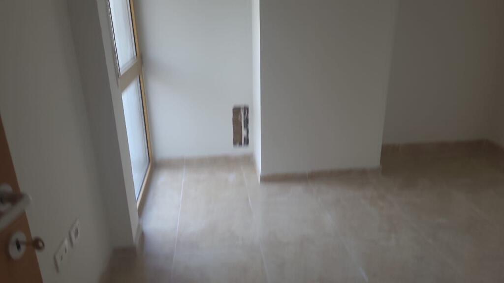 Affittasi locale commerciale 3+1+2 + 28 m2 veranda (Sky towers)
