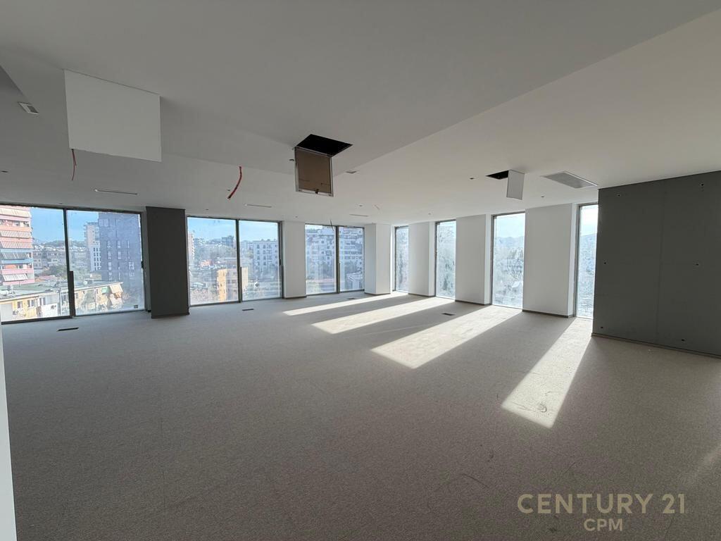 Locale commerciale in vendita a Downtown One!