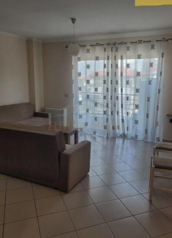 Shitet, Apartament 1+1, Komuna e Parisit