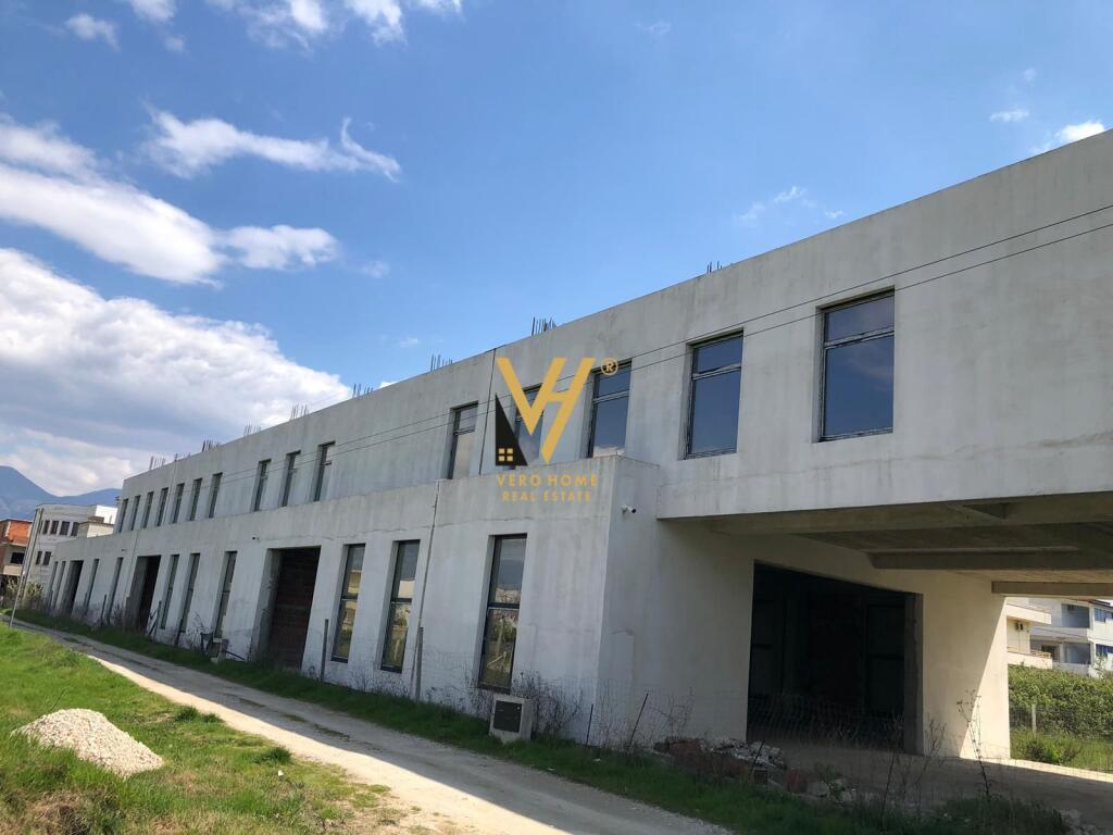 JEPET KAPANON 2.500 M2 ME QERA NE KAMEZ 8.000 EURO