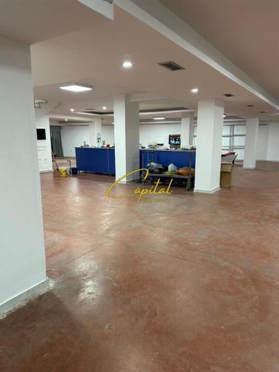 LOCALE COMMERCIALE IN AFFITTO 450 M2 VIA JORDAN MISJA 2.800 EURO