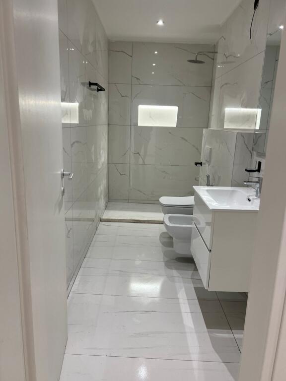 2+1 Apartment on Elbasan Street 190 m2!