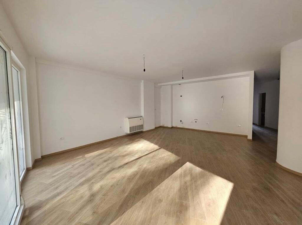 Jepet zyre me qera te Rruga Faik Konica