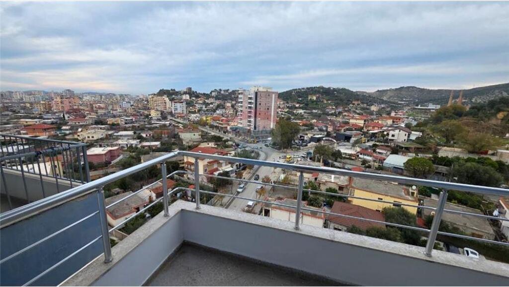 Apartament 2+1+2 për Shitje