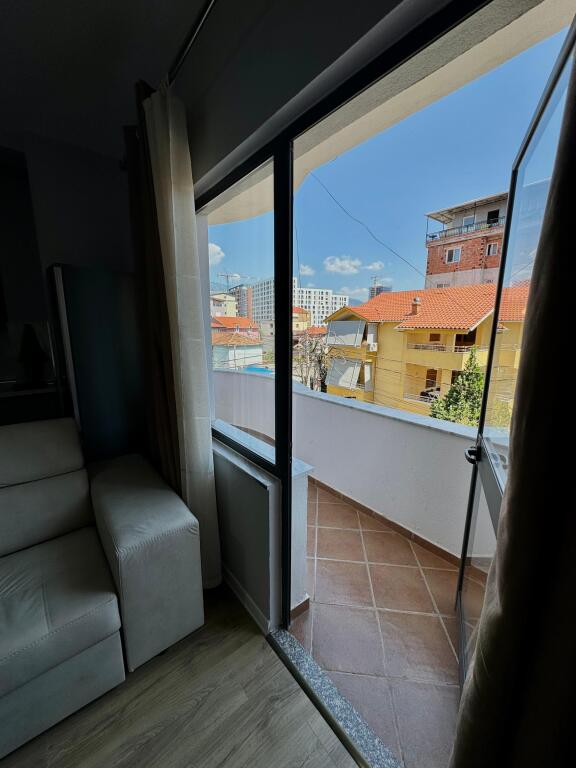 Appartamento 2+1, Don Bosko!