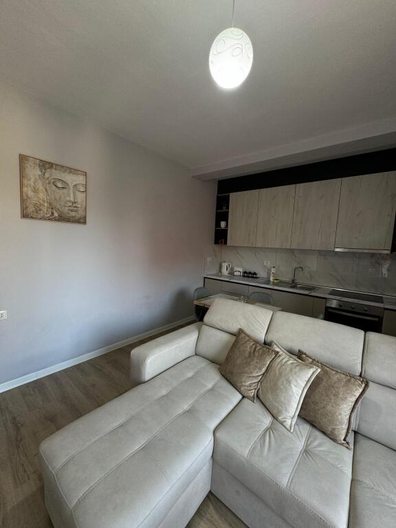 Appartamento 2+1, Don Bosko!