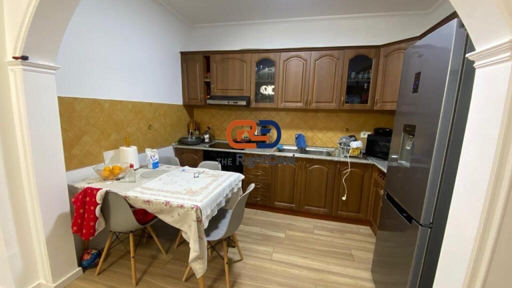 Ne Fresk ,Shitet Apartament 2+1+2 Me Verande!!