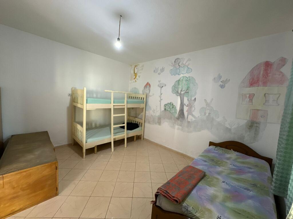 Jepet Shtepi  me qera,    ne Vile 2+1      ID   13748      