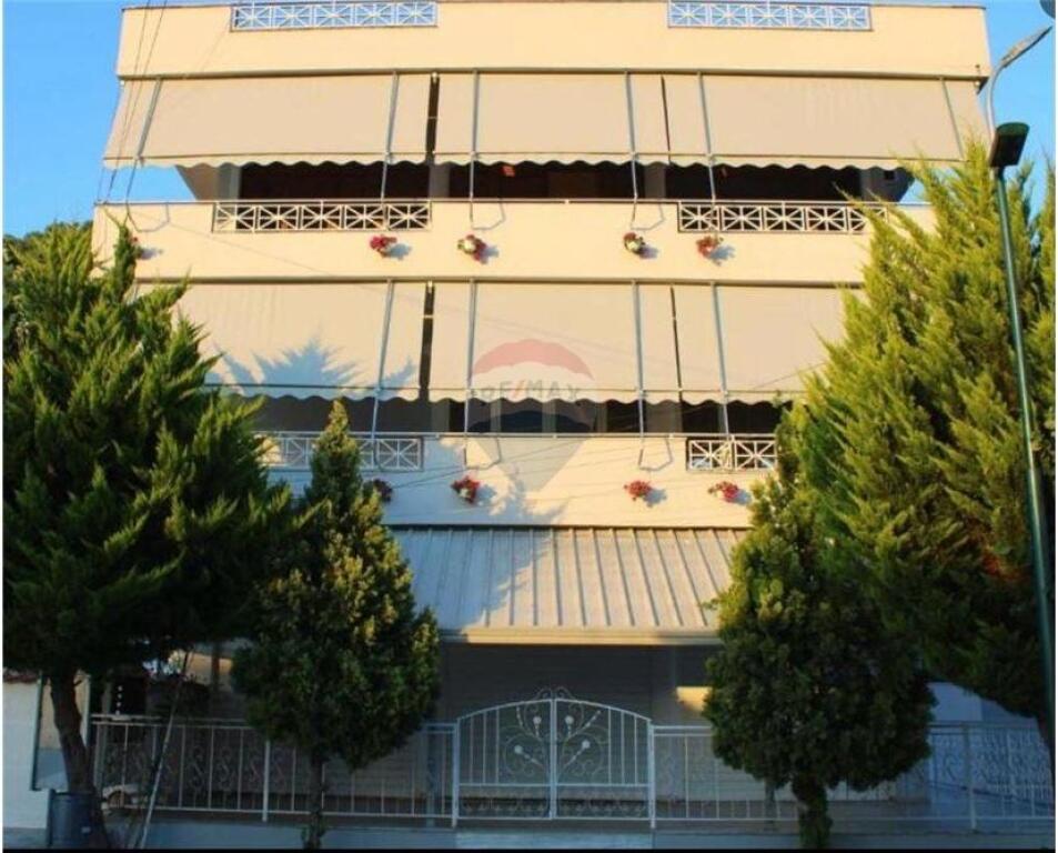 Hotel 3-Katësh per Qera