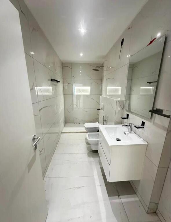 Apartament 2+1, Rruga e Elbasanit!