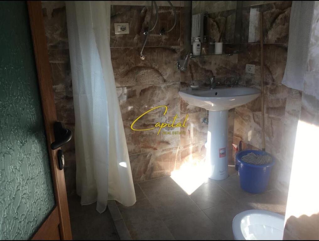 VENDESI APPARTAMENTO 1+1 BERAT 65.000 EURO