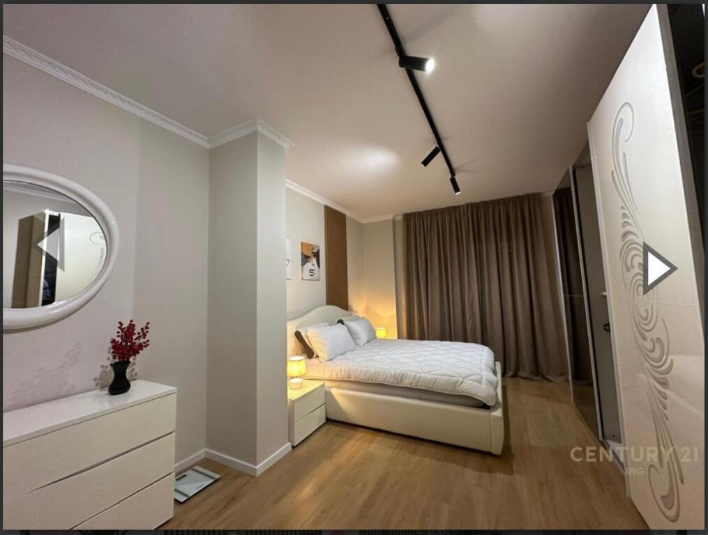 2+1,i mobiluar te sheshi wilson,1500 euro