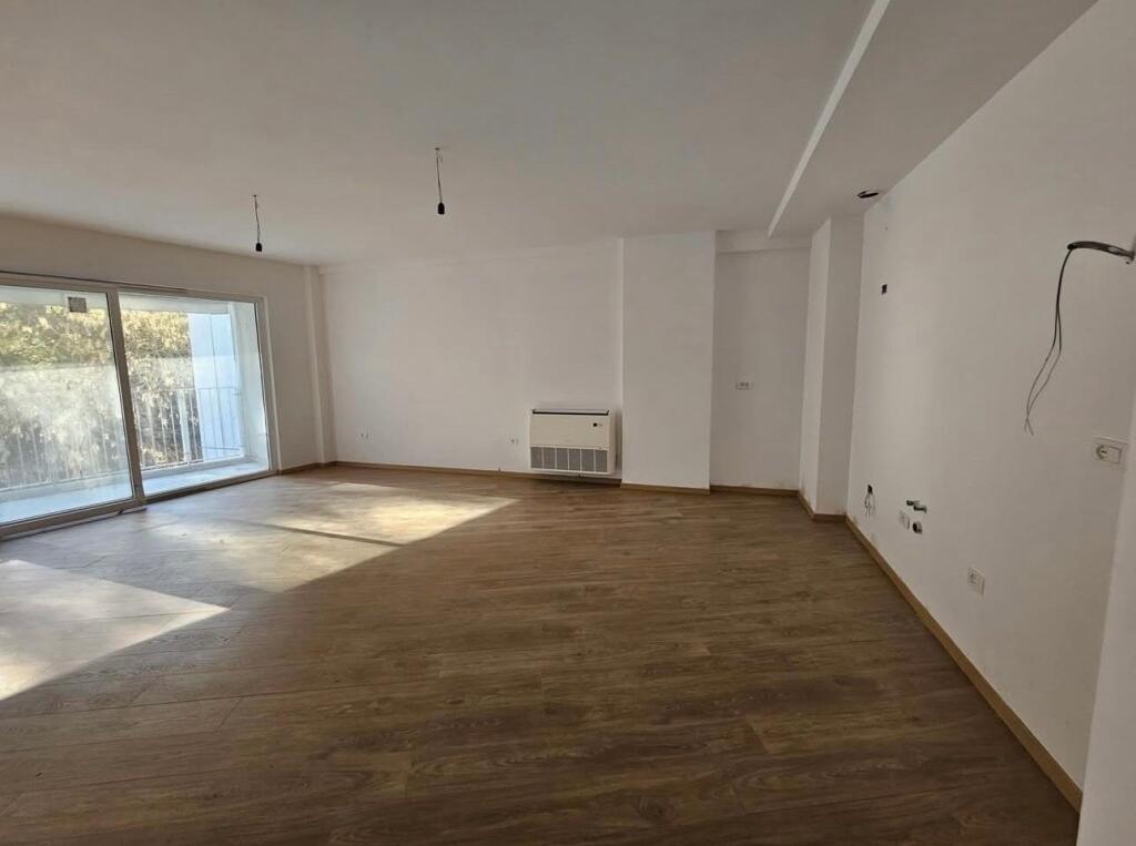 Jepet zyre me qera te Rruga Faik Konica