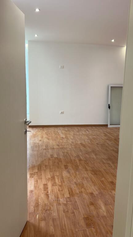 2+1 Apartment on Elbasan Street 190 m2!