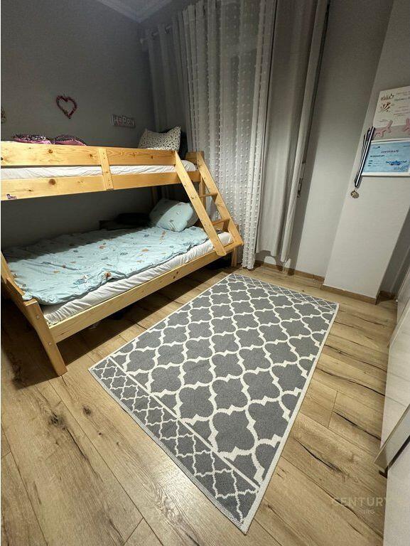 APARTAMENT 2+1 ME QERA TE KOPSHTI BOTANIK, TIRANË.