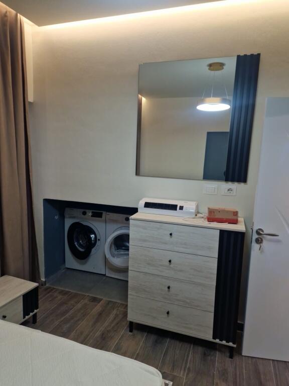 Apartament 2+1, Stacioni i Trenit!