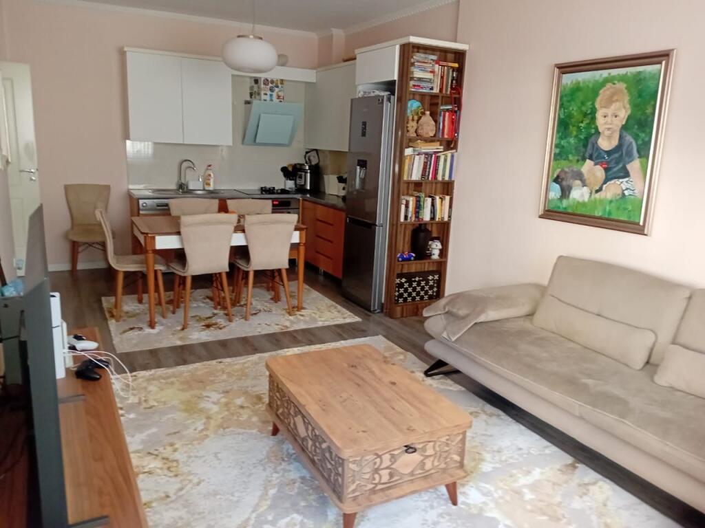 Shitet apartament 2+1 tek Vila L