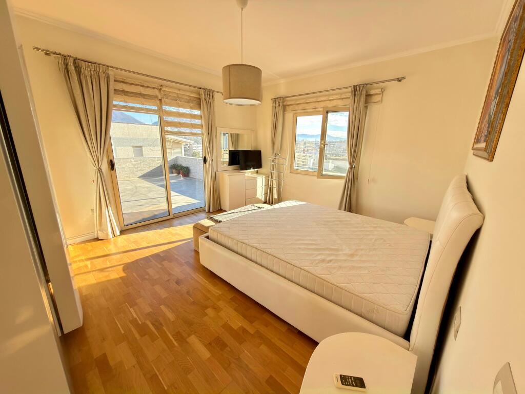 📣 Shitet papafingo 📍 Liqeni i Thatë (jo zonë malore) – super pamje e lirë 🌅