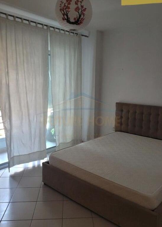 Shitet, Apartament 1+1, Komuna e Parisit