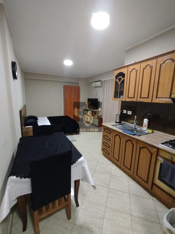 GARZONIERE ME QERA ILIRIA PLAZH DURRES