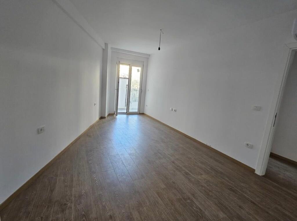 Jepet zyre me qera te Rruga Faik Konica