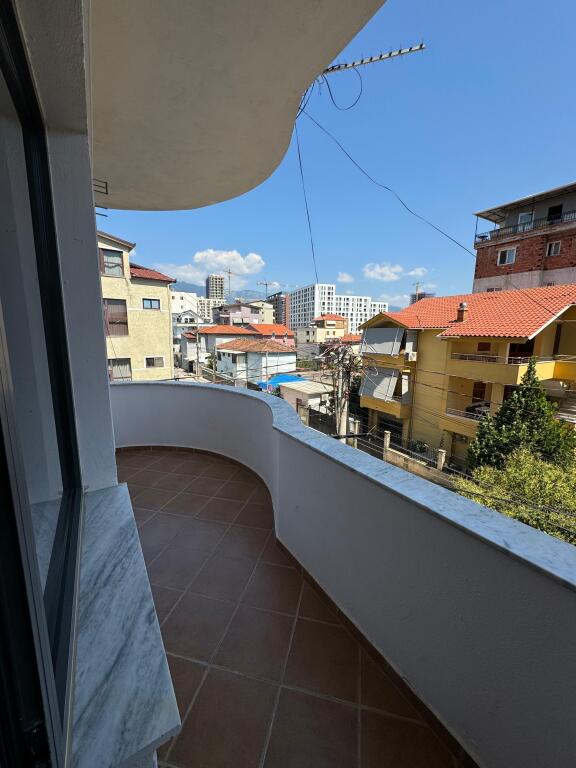 Appartamento 2+1, Don Bosko!