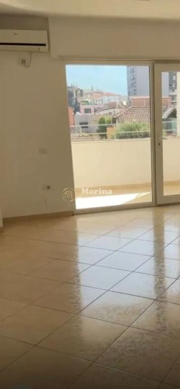 Affitto | Locale Commerciale | Via Ferit Xhajko | 500 €/mese