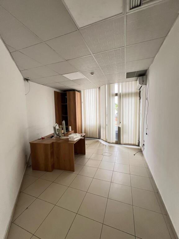 Zyre me qera, sheshi Wilson.