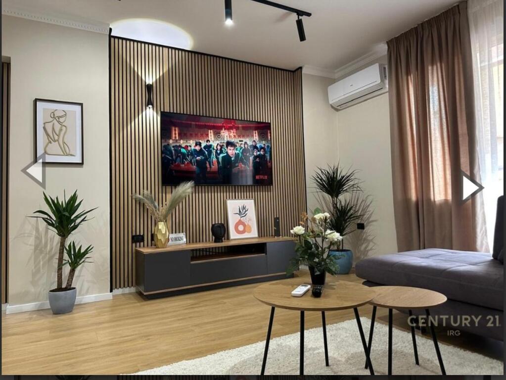 2+1,i mobiluar te sheshi wilson,1500 euro