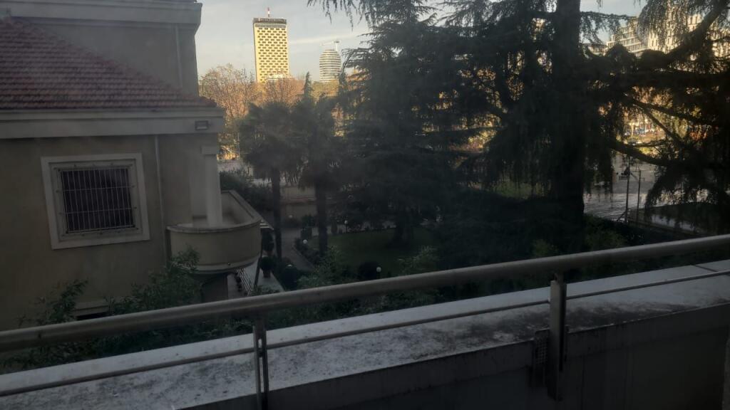 Affittasi locale commerciale 3+1+2 + 28 m2 veranda (Sky towers)
