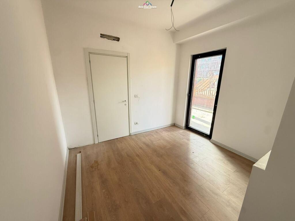 Zyre Me Qera 2+1 Tek Garden Building ( ID BZ2771) Tirane