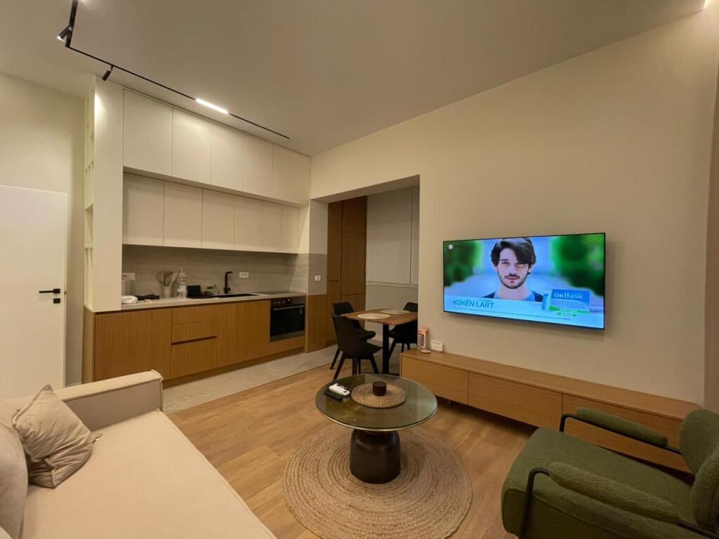 Apartament 1+1 per qira tek Rruga e Barrikadave.