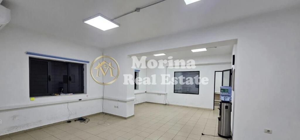 Affitto | Locale Commerciale | Pazari Ri | 800 €/mese