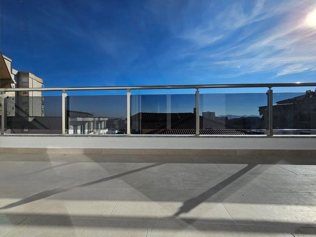 FRESKU – SHITET APARTAMENT 2+1+2 I BOLLSHEM, TOTALISHT I RINOVUAR ME MATERIALE CILËSORE 180,000 €