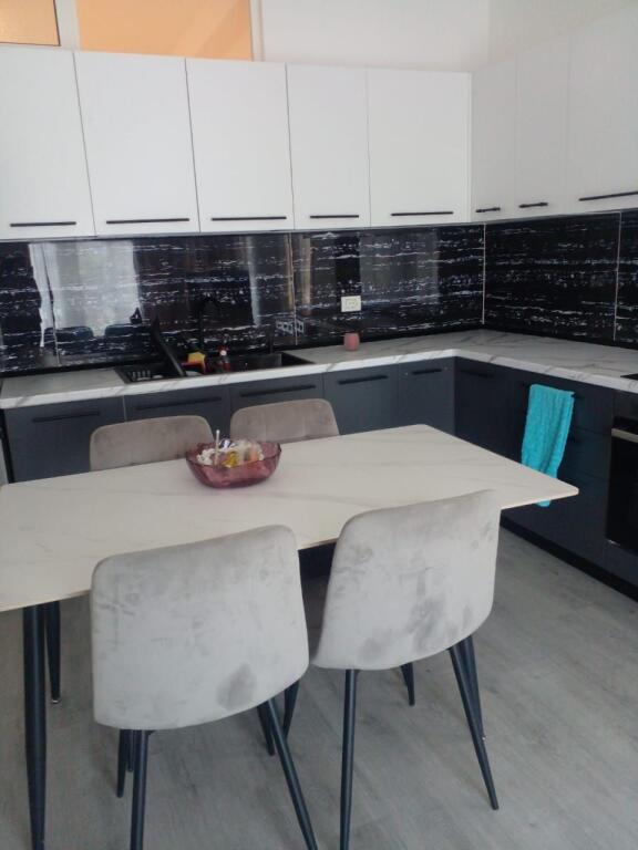 Casa in affitto, nel Pallat i Ri 2+1      ID   13222