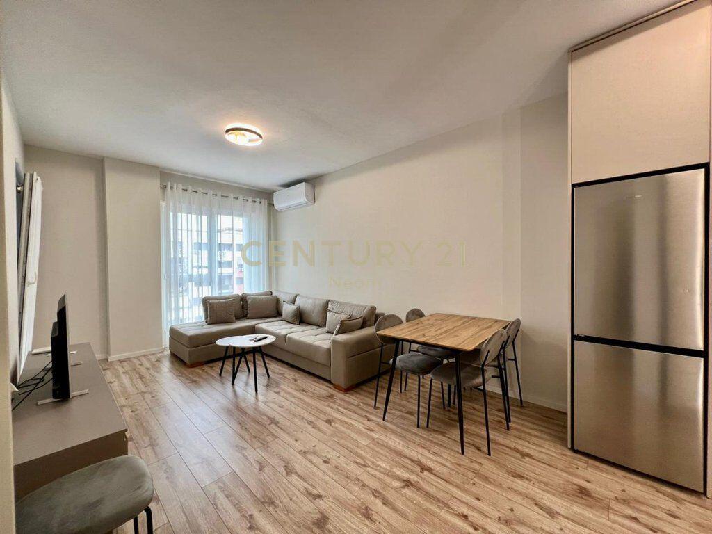 Apartament Modern 1+1 me Qira – Bulevardi Kryesor, Astir
