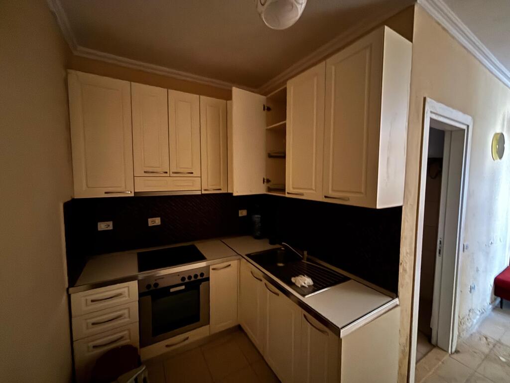 Gazonier me Qera ne Misto Mame