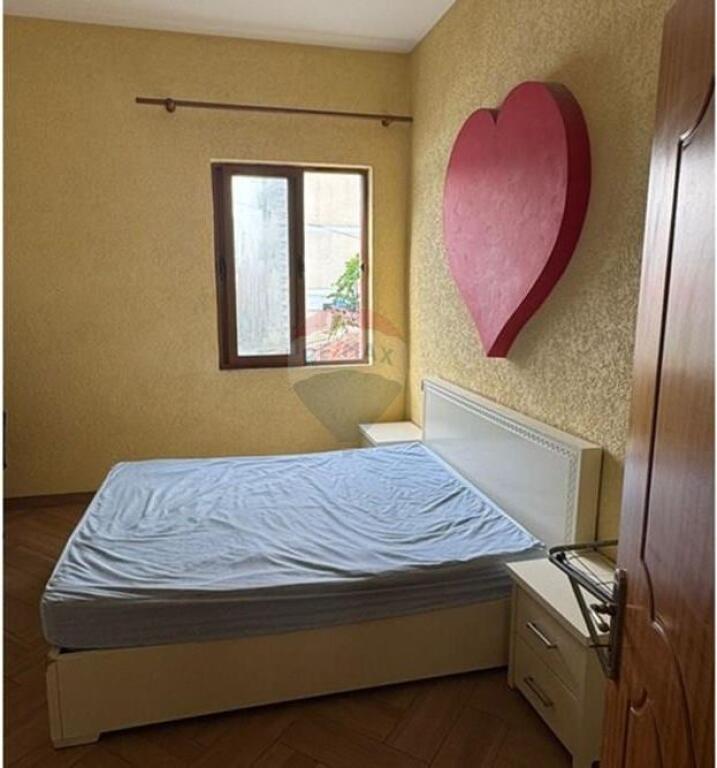 Apartament 1+1 per qira te Tregu Ushqimor, Rruga Kavajes