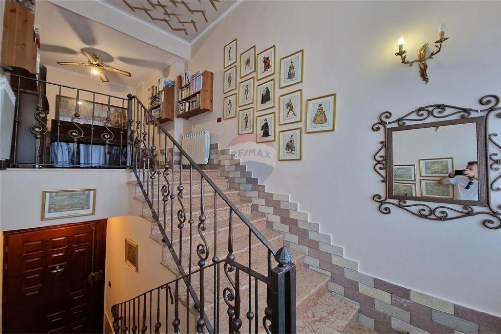 PENTHOUSE LUKSOZ, NE QENDER TE VLORES!