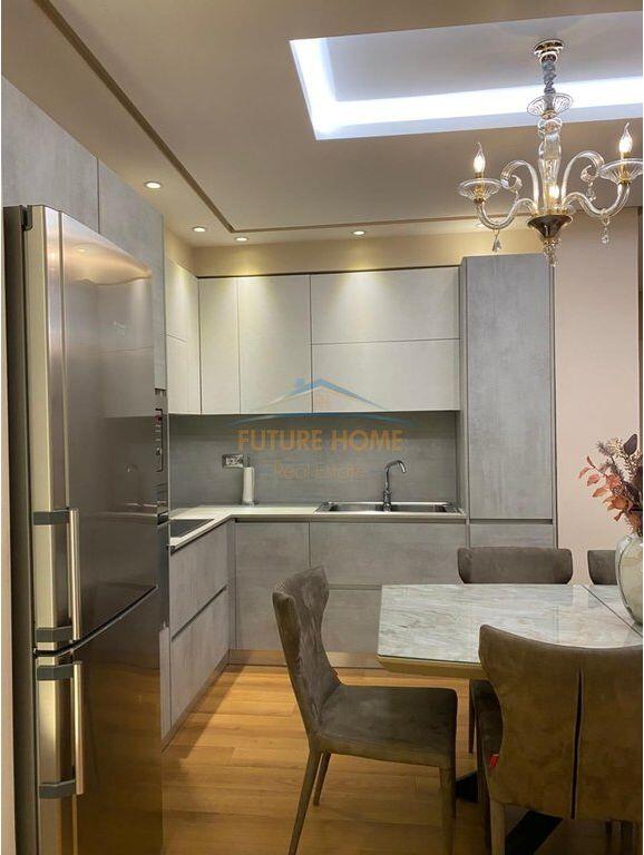 Affitto, Appartamento 3+1+2+Posto auto, Kinostudio, Tirana.